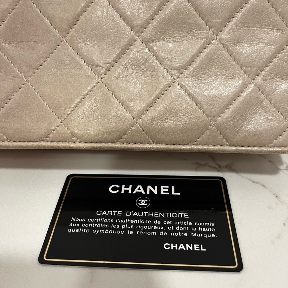 Chanel Lambskin Cream Shoulder Bag - Picture 3 of 15